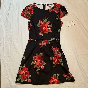 B. Darlin black and red floral shirt sleeve dress 7/8